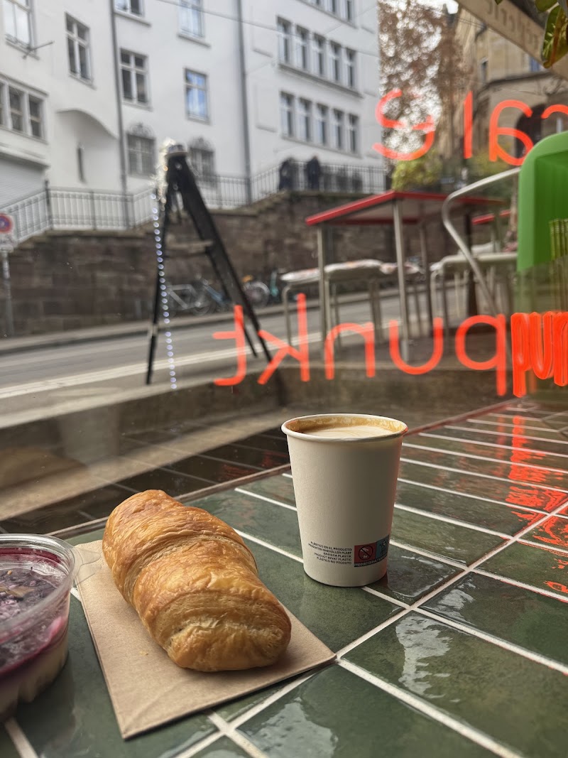 Café PUNKT | veganes Café und Snacks